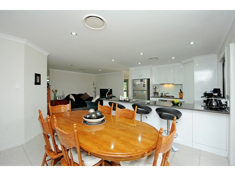 8 Gumnut Place, Kirkwood QLD 4680