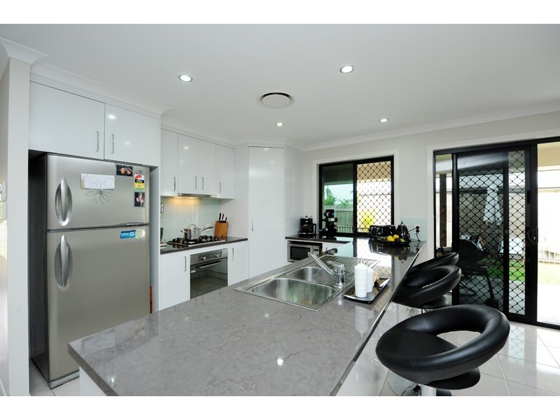 8 Gumnut Place, Kirkwood QLD 4680