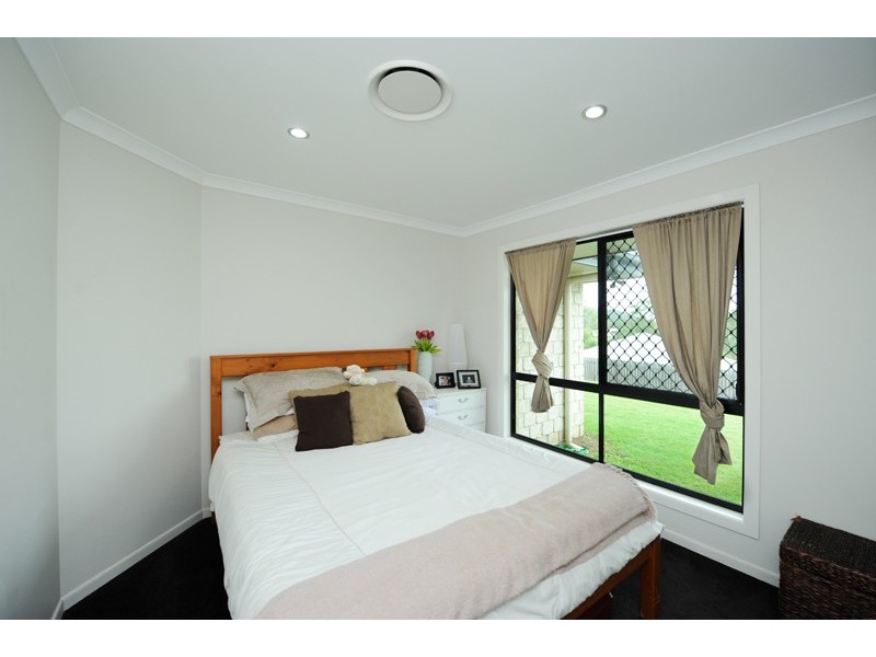 8 Gumnut Place, Kirkwood QLD 4680