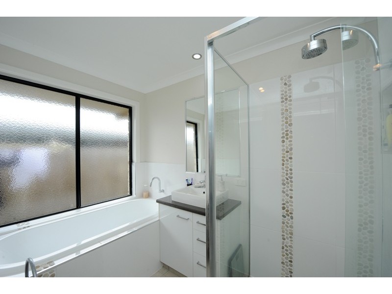 8 Gumnut Place, Kirkwood QLD 4680