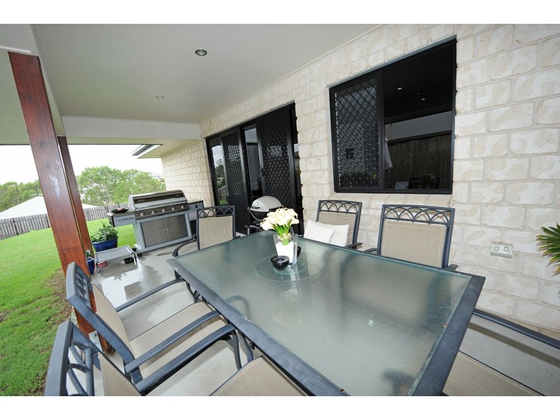 8 Gumnut Place, Kirkwood QLD 4680