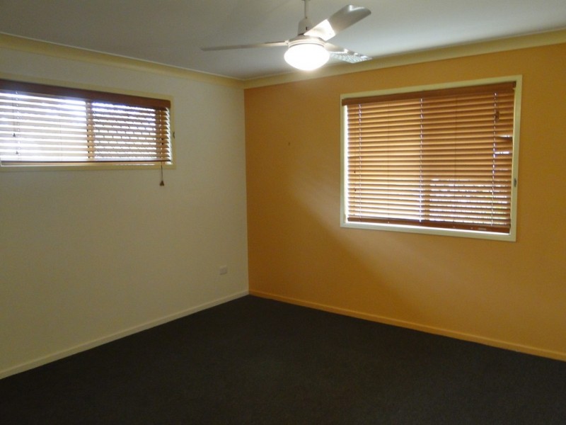 6 Rosslyn Close, Clinton QLD 4680