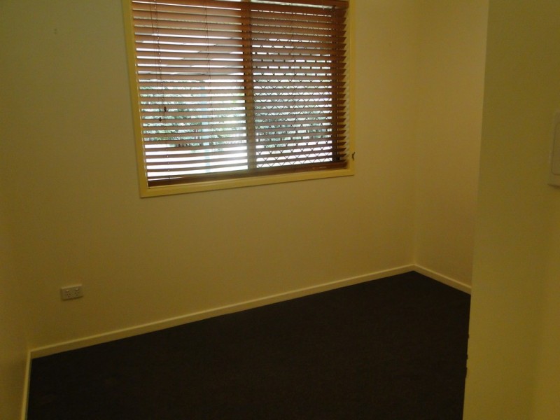 6 Rosslyn Close, Clinton QLD 4680