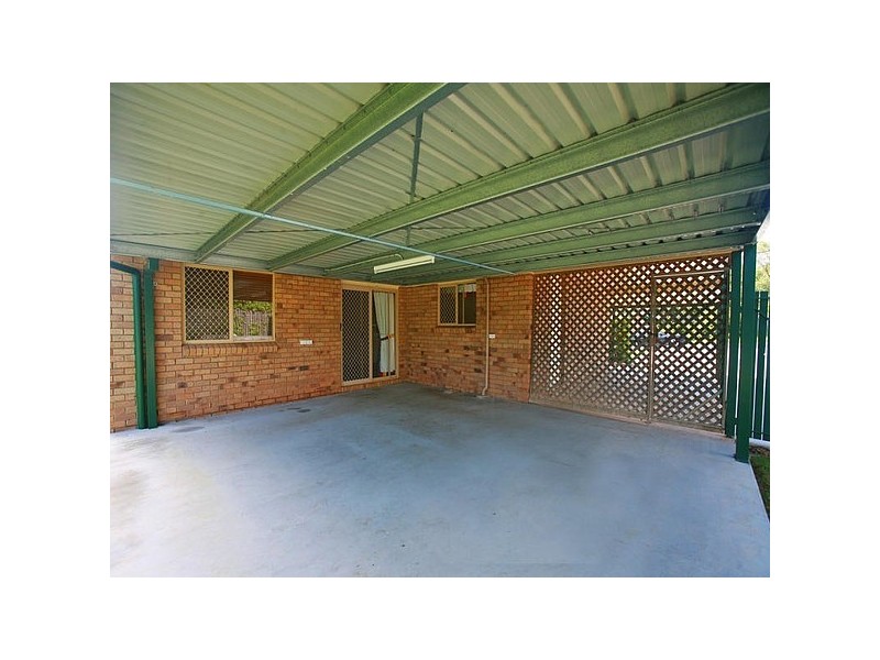 6 Rosslyn Close, Clinton QLD 4680