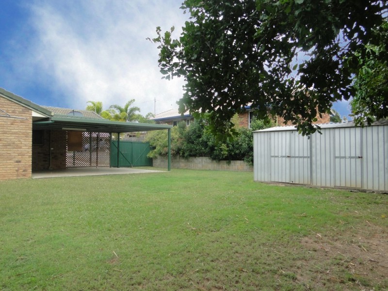 6 Rosslyn Close, Clinton QLD 4680