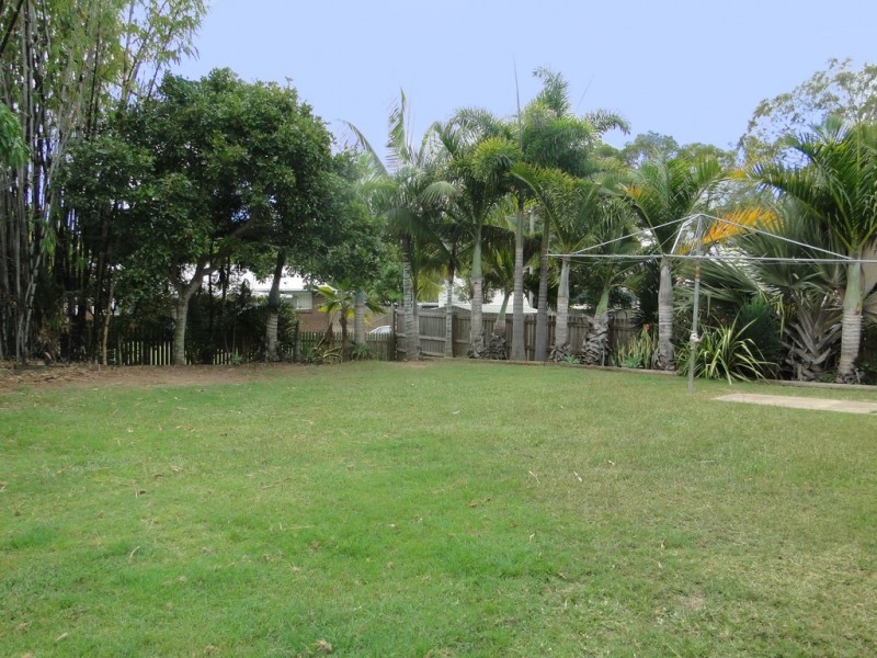 6 Rosslyn Close, Clinton QLD 4680