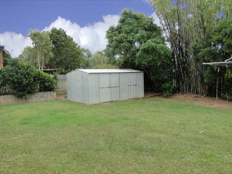6 Rosslyn Close, Clinton QLD 4680
