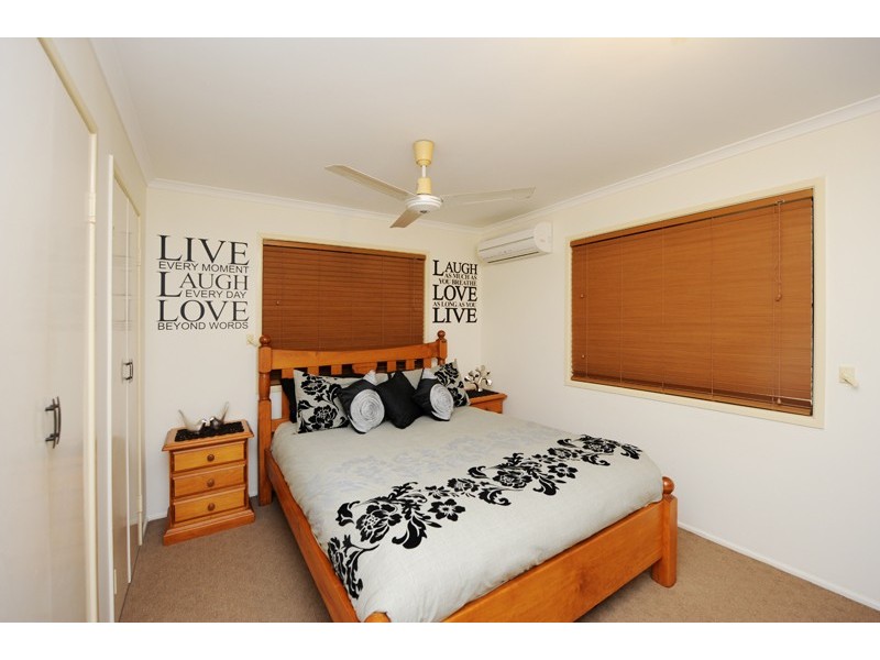 32 Willow Street, New Auckland QLD 4680