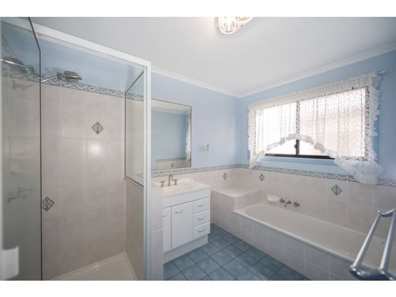 9 Watt Street, West Gladstone QLD 4680