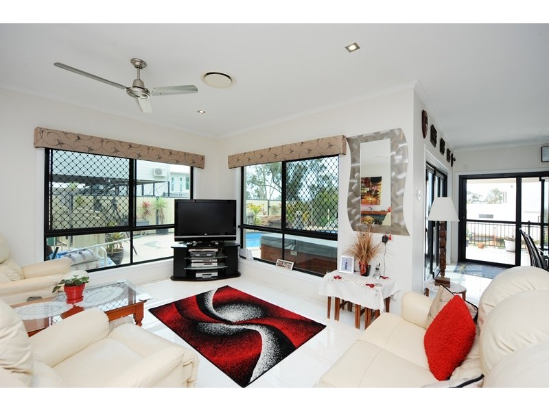 32 Dolphin Terrace, South Gladstone QLD 4680