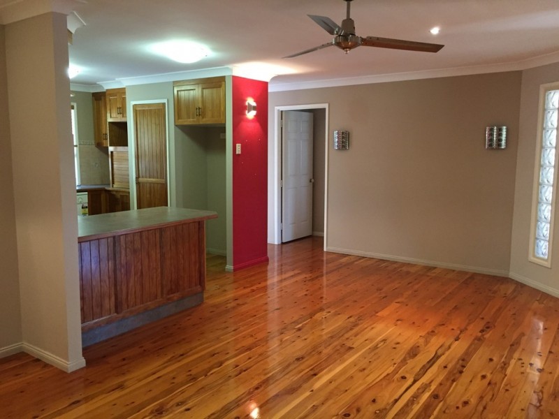 2 MONTROSE PLACE, New Auckland QLD 4680
