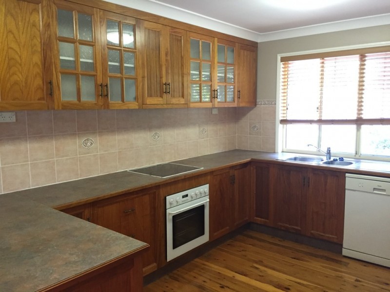 2 MONTROSE PLACE, New Auckland QLD 4680