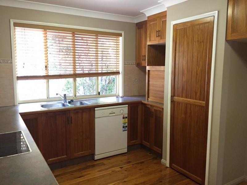 2 MONTROSE PLACE, New Auckland QLD 4680
