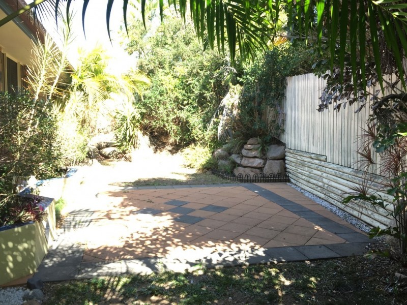 2 MONTROSE PLACE, New Auckland QLD 4680