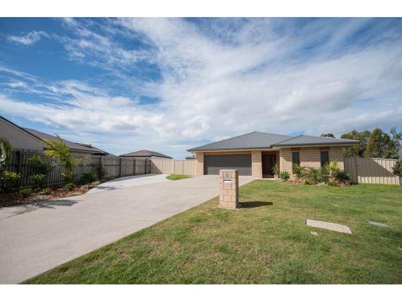 5 Sarah Court, New Auckland QLD 4680