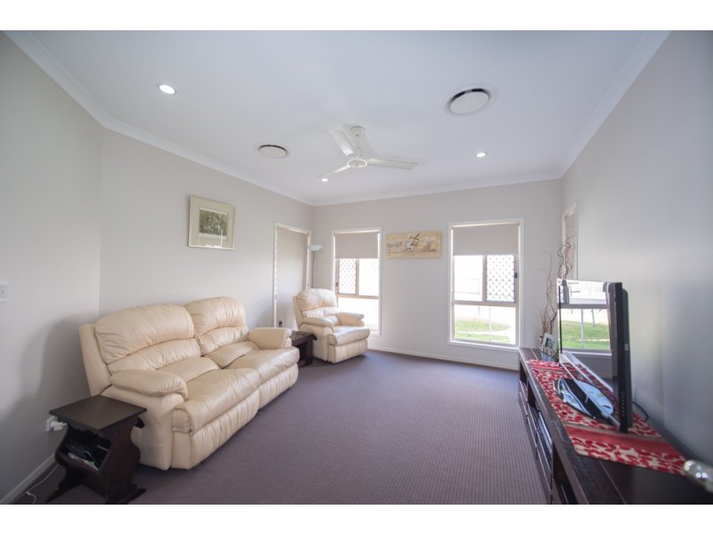 5 Sarah Court, New Auckland QLD 4680