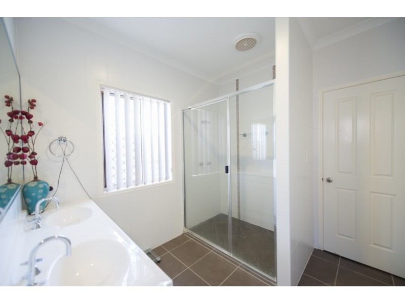 5 Sarah Court, New Auckland QLD 4680