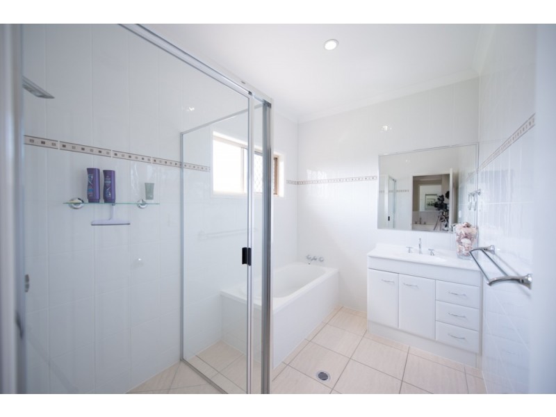 5 Sarah Court, New Auckland QLD 4680