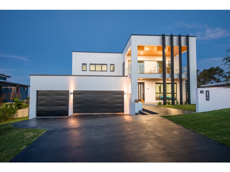 37 Lighthouse Drive, Boyne Island QLD 4680