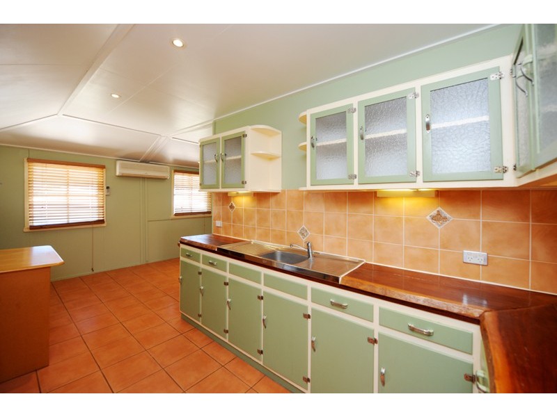 10 PIER STREET, South Gladstone QLD 4680