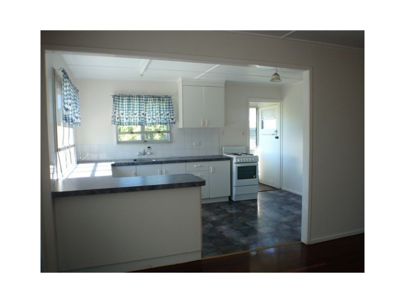 4 ELIZABETH ST, South Gladstone QLD 4680