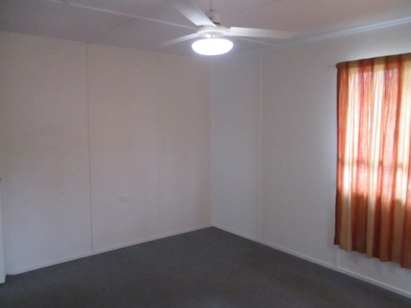 4 ELIZABETH ST, South Gladstone QLD 4680