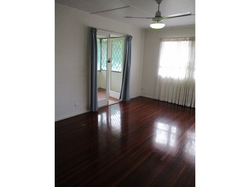 4 ELIZABETH ST, South Gladstone QLD 4680