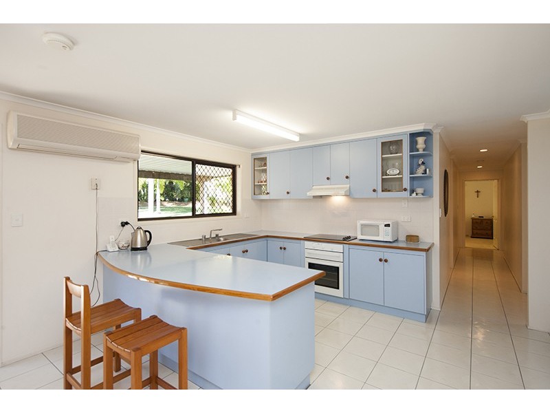 10 Alexandra Close, Clinton QLD 4680