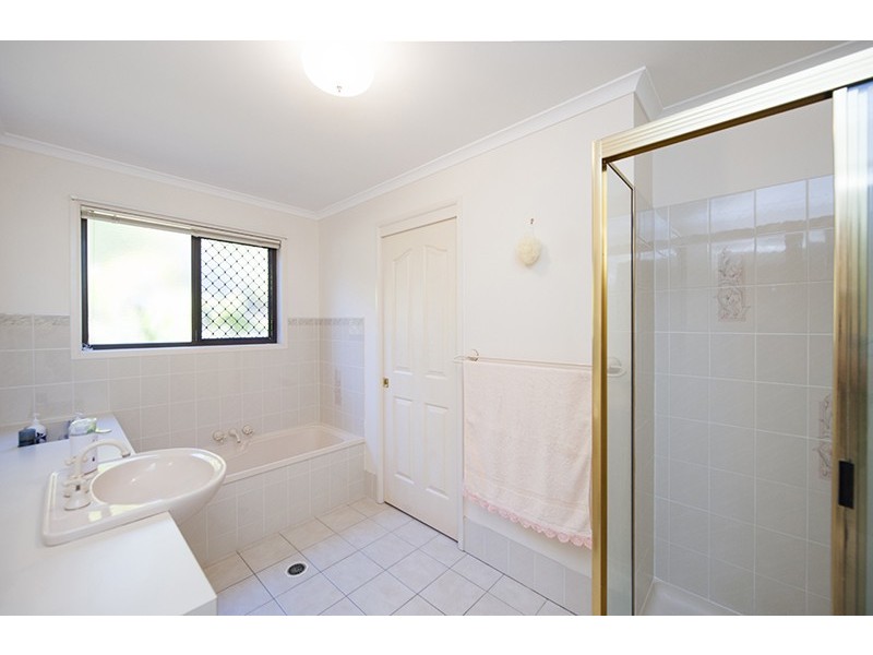 10 Alexandra Close, Clinton QLD 4680