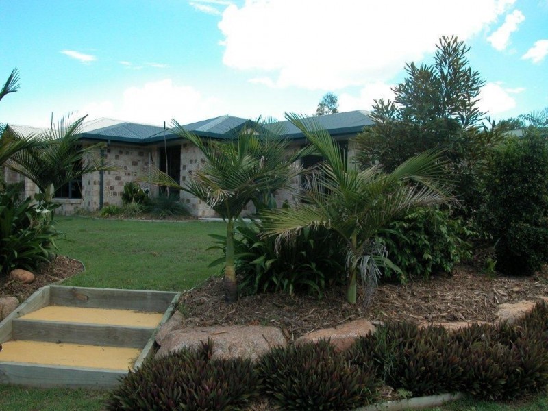 1 LEANNE CL, New Auckland QLD 4680