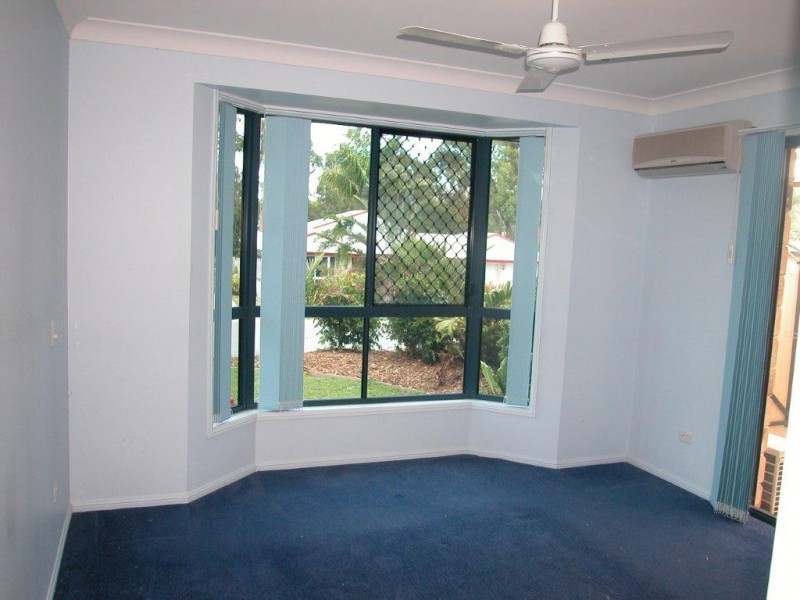 1 LEANNE CL, New Auckland QLD 4680