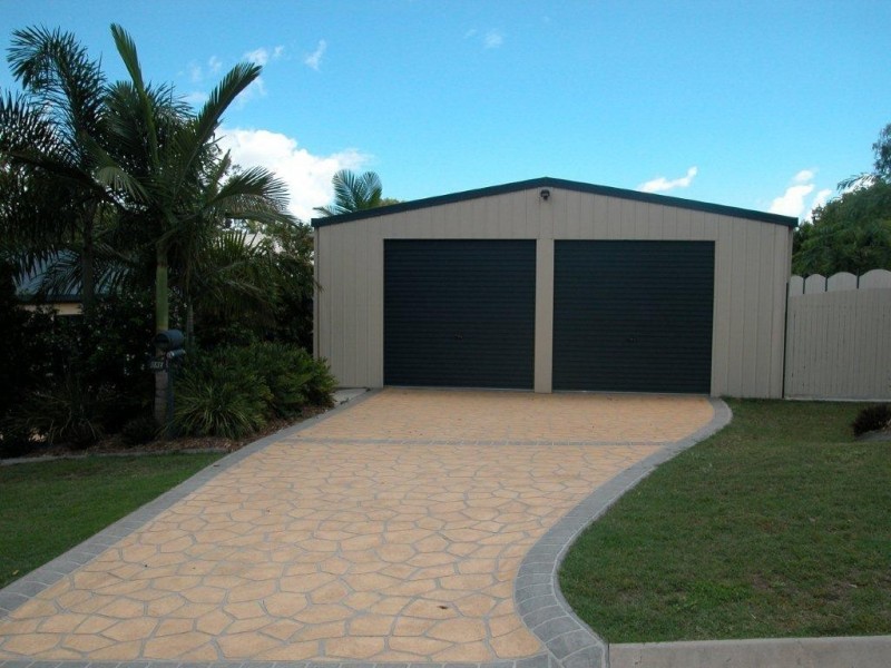 1 LEANNE CL, New Auckland QLD 4680