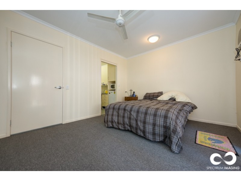 9 and 10/8 WICKS STREET, New Auckland QLD 4680