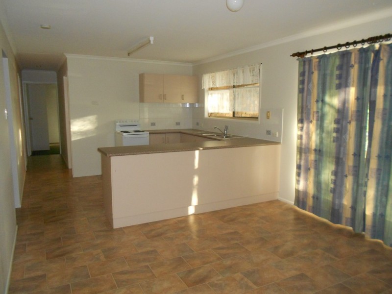 1/35 WATT STREET, West Gladstone QLD 4680