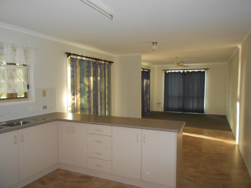 1/35 WATT STREET, West Gladstone QLD 4680