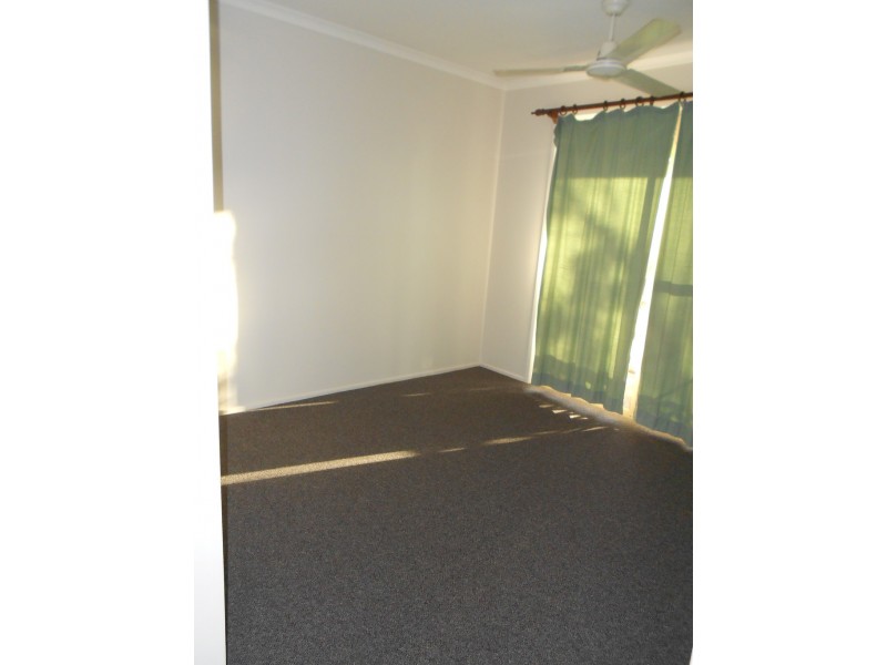 1/35 WATT STREET, West Gladstone QLD 4680