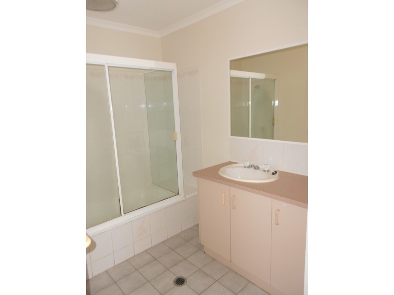 1/35 WATT STREET, West Gladstone QLD 4680