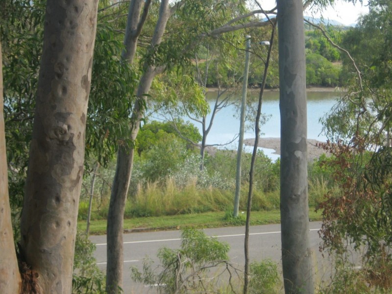 1/35 WATT STREET, West Gladstone QLD 4680