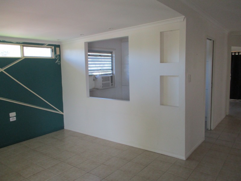 40 WALTERS AVE, West Gladstone QLD 4680