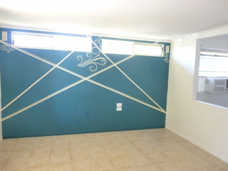 40 WALTERS AVE, West Gladstone QLD 4680
