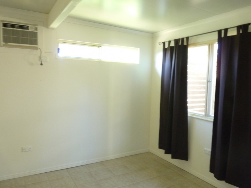 40 WALTERS AVE, West Gladstone QLD 4680