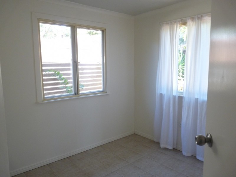 40 WALTERS AVE, West Gladstone QLD 4680