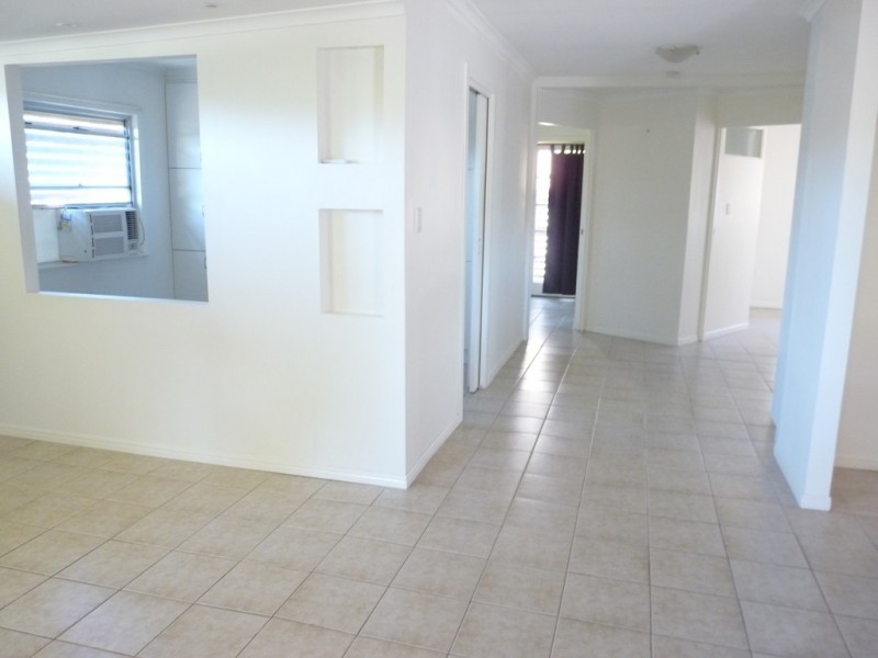 40 WALTERS AVE, West Gladstone QLD 4680