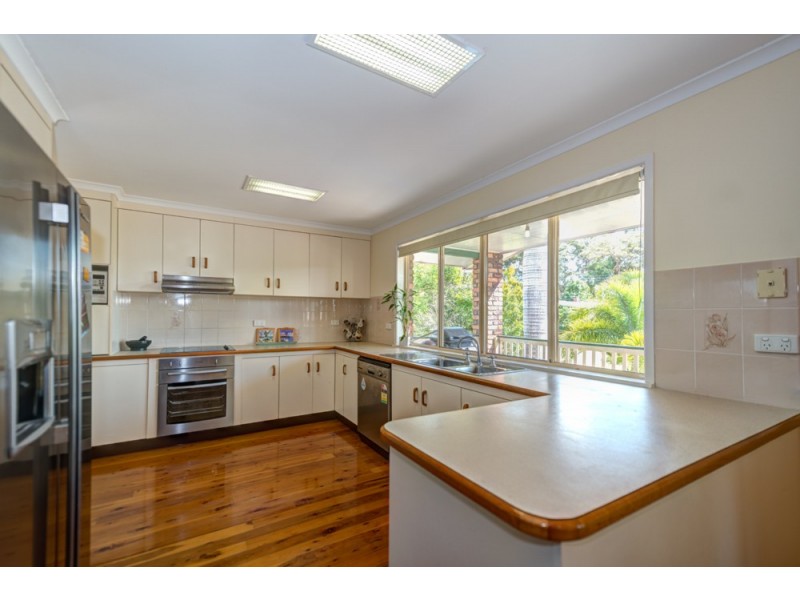 9 Fairway Avenue, Clinton QLD 4680