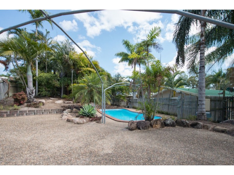 9 Fairway Avenue, Clinton QLD 4680