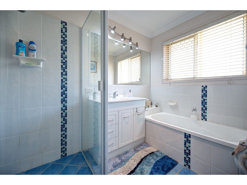 16 Sunpoint Way, Calliope QLD 4680