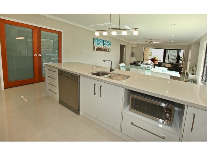 31 Grasstree Crescent, Kirkwood QLD 4680