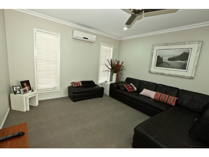31 Grasstree Crescent, Kirkwood QLD 4680