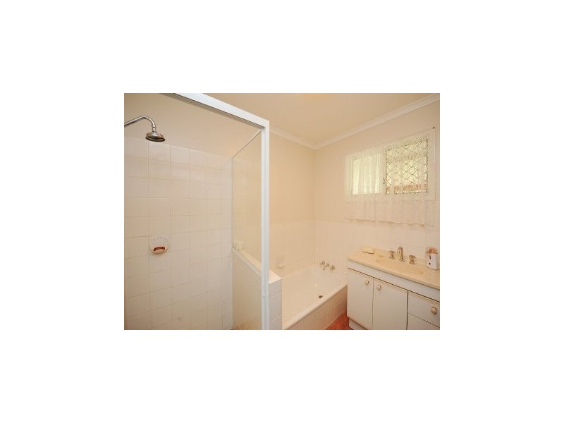 8 TENBY CLOSE, Telina QLD 4680