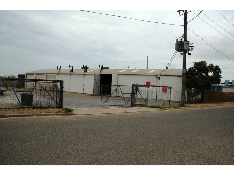 8 COTTON STREET, Gladstone QLD 4680